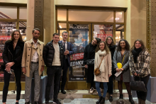 Les étudiants de la Prépa Talents devant le théâtre du Palais royal